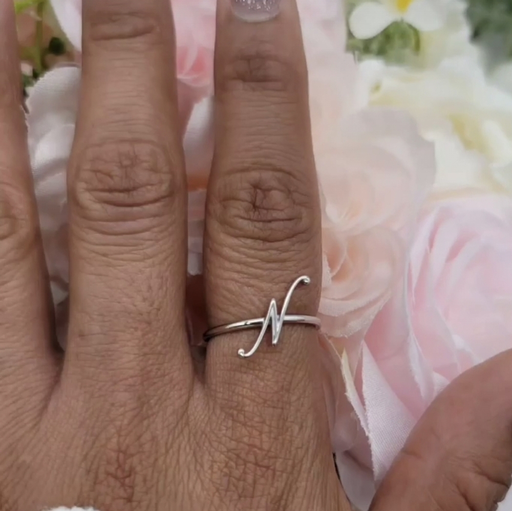 🥰 DAINTY INITIAL STERLING SILVER RING - Picture 6 of 13